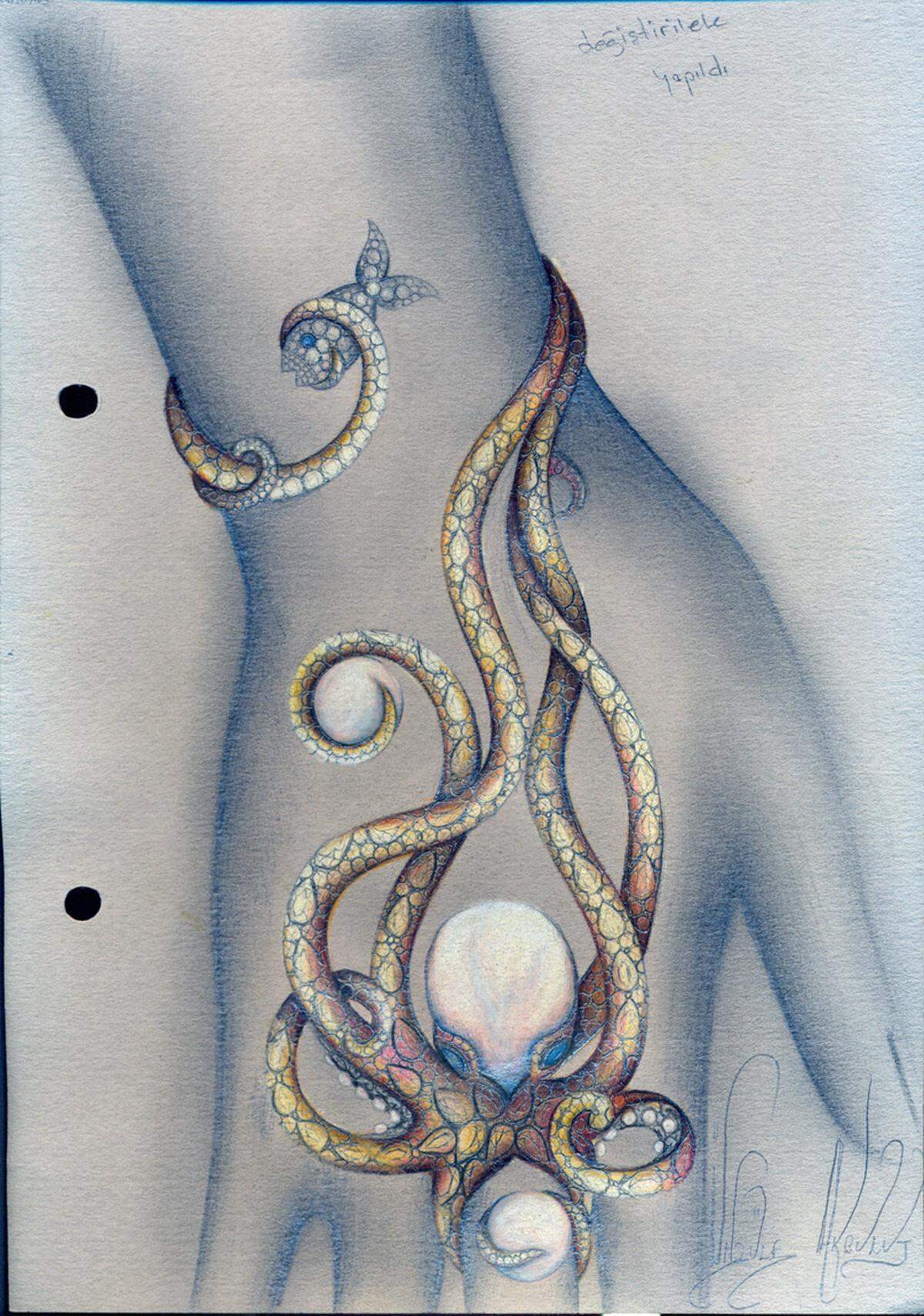 Ring und Armreifen in der Form einer Krake designte Sevan Bicakci aus Diamanten und Perlen aus der Südsee.