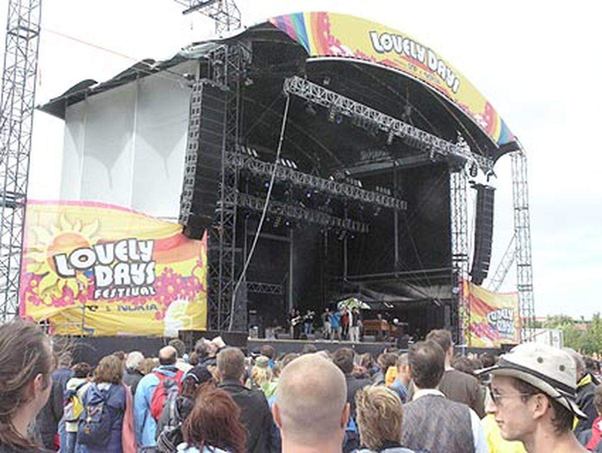 Zum zweiten mal ging das "Lovely Days"-Festival in St. Pölten über die Bühne - heuer gestrafft auf einen Tag.TEXT UND BILDER VON GÜNTER FELBERMAYER