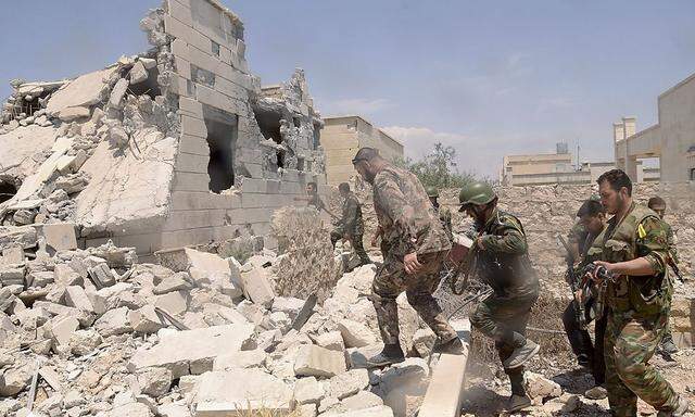 Forces loyal to Syria's President Assad carry their weapons during an operation in Aleppo