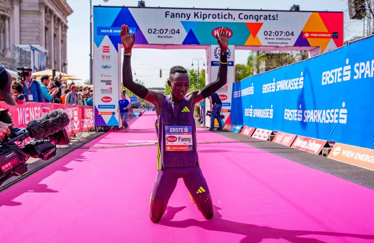 Fanny Kiprotich im Ziel