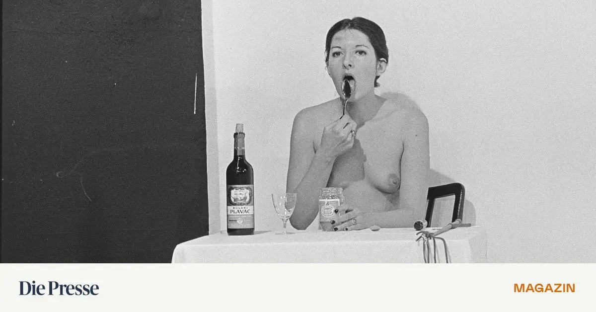 Marina-Abramovi-Ein-Stern-des-Satans-Nein-des-Kommunismus-premium-