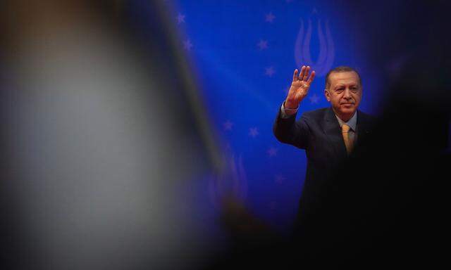 Der türkische Präsident Erdoğan erschreckt die Märkte mit der Ankündigung, die Notenbank entmachten zu wollen.