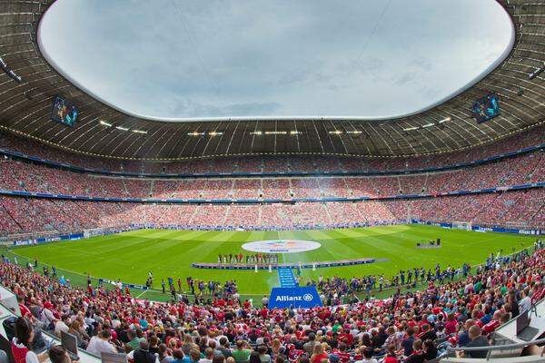Sechs Millionen Euro pro Jahr bringt der Name Allianz Arena dem FC Bayern M&uuml;nchen ein. Der Geldfluss ist noch eine Weile garantiert: Die Versicherungsgruppe sicherte sich die Namensrechte bis 2041.