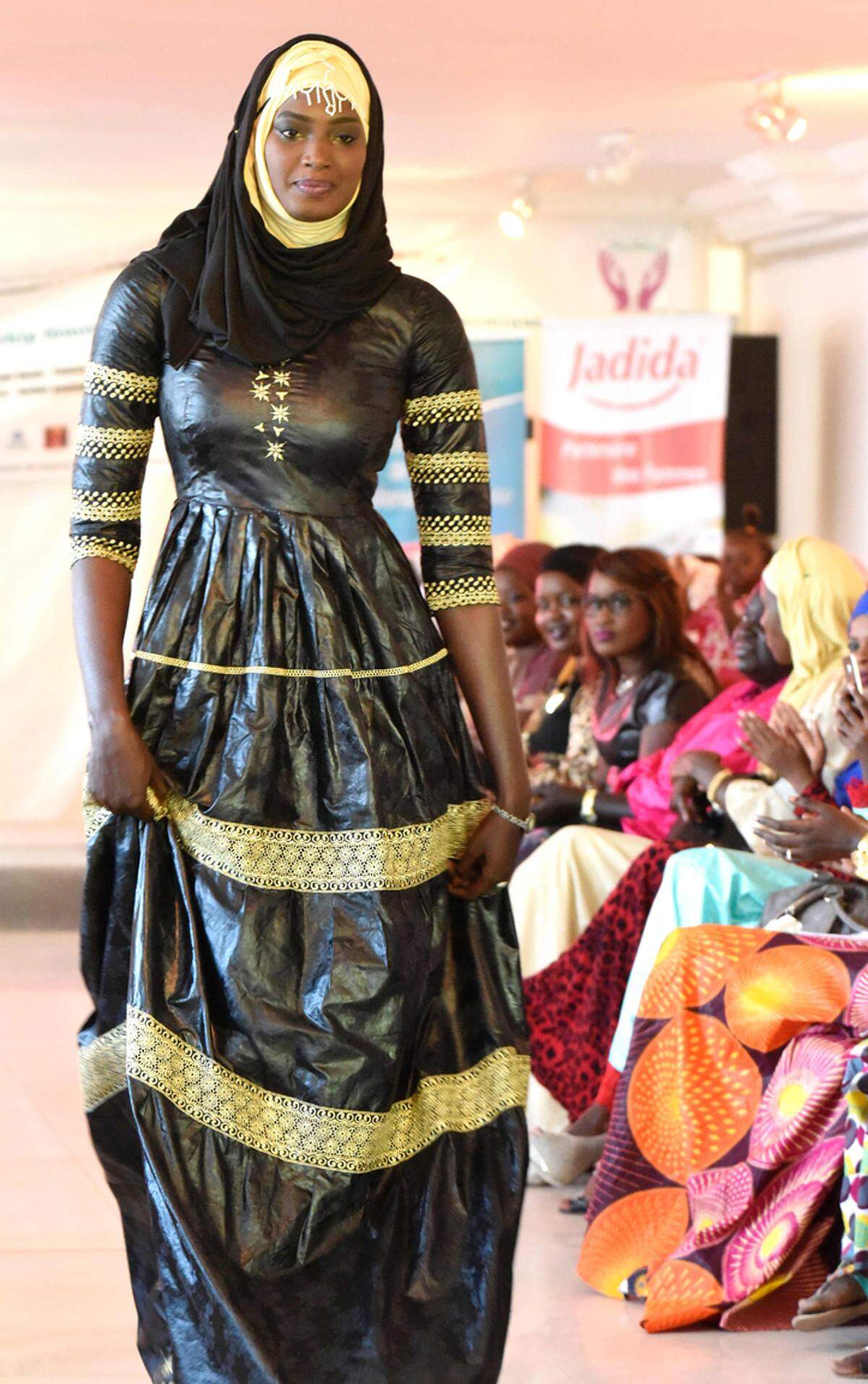 Zum ersten Mal ging Ende Jänner in Dakar, der Hauptstadt Senegals, eine Modenschau für muslimische Frauen über die Bühne.