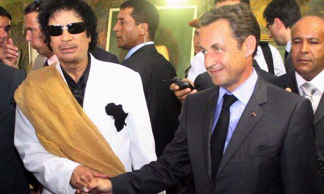 Libyens Ex-Diktator Gaddafi und Frankreichs Ex-Präsident Sarkozy 2007 in Tripolis.