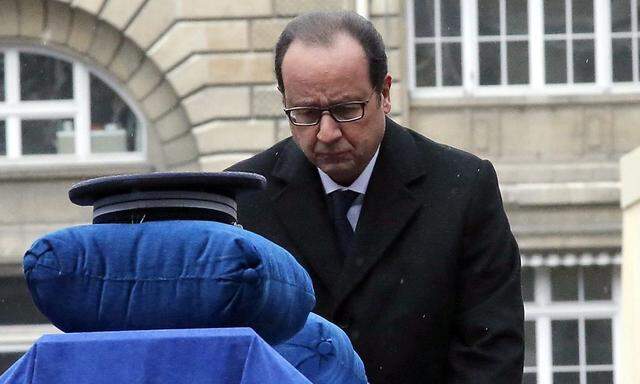 Archivbild: Hollande gedenkt der Opfer der Attentate 