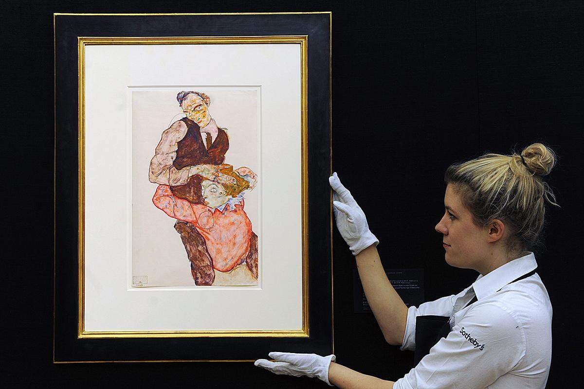 Am Dienstag kamen bei Sotheby's drei Blätter von Egon Schiele unter den Hammer. Sie waren vorab auf 10,5 bis 14 Millionen Euro geschätzten worden – nun erzielten sie gemeinsam rund 14,5 Millionen Euro. Laut Sotheby's handelt es sich bei den drei Werken um "eine der bedeutendste Gruppen von Papierarbeiten von Egon Schiele, die jemals am Markt" gewesen sei.