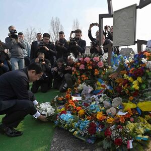 Premier Kishida in Butscha.