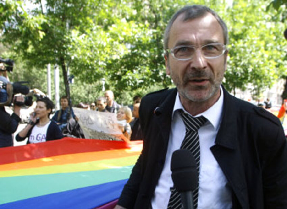 "Uns geht es hier nicht um parteipolitisches Spiel, sondern wir wollen einen beim Volk beliebten Kandidaten zum Bundespräsidenten machen. Das ist keine Frage, der CDU oder der FDP einen mitzugeben."Volker Beck, Parlamentarischer Geschäftsführer der Grünen.