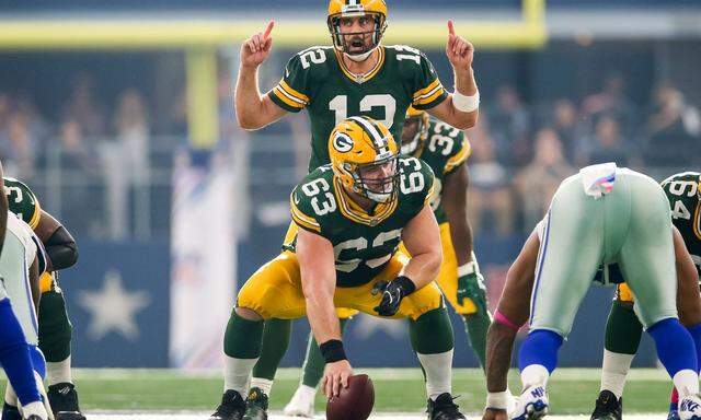 ARLINGTON TX OCTOBER 08 Green Bay Packers quarterback Aaron Rodgers 12 calls signals at the li