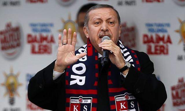 Erdogan gibt zu, dass zwei Telefonmitschnitte authentisch sind