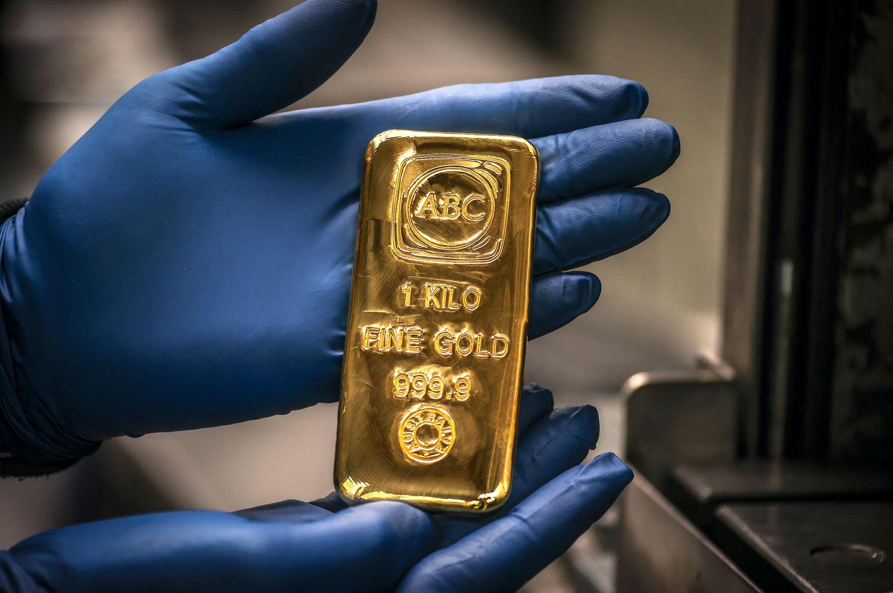 Gold price hits above $4,000 per troy ounce for the first time