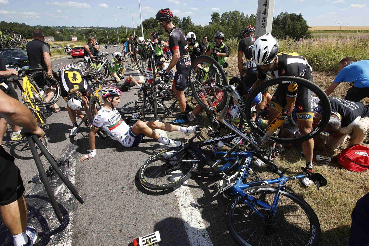 Zu einem Massensturz kam es auf der dritten Etappe der Tour de France.
