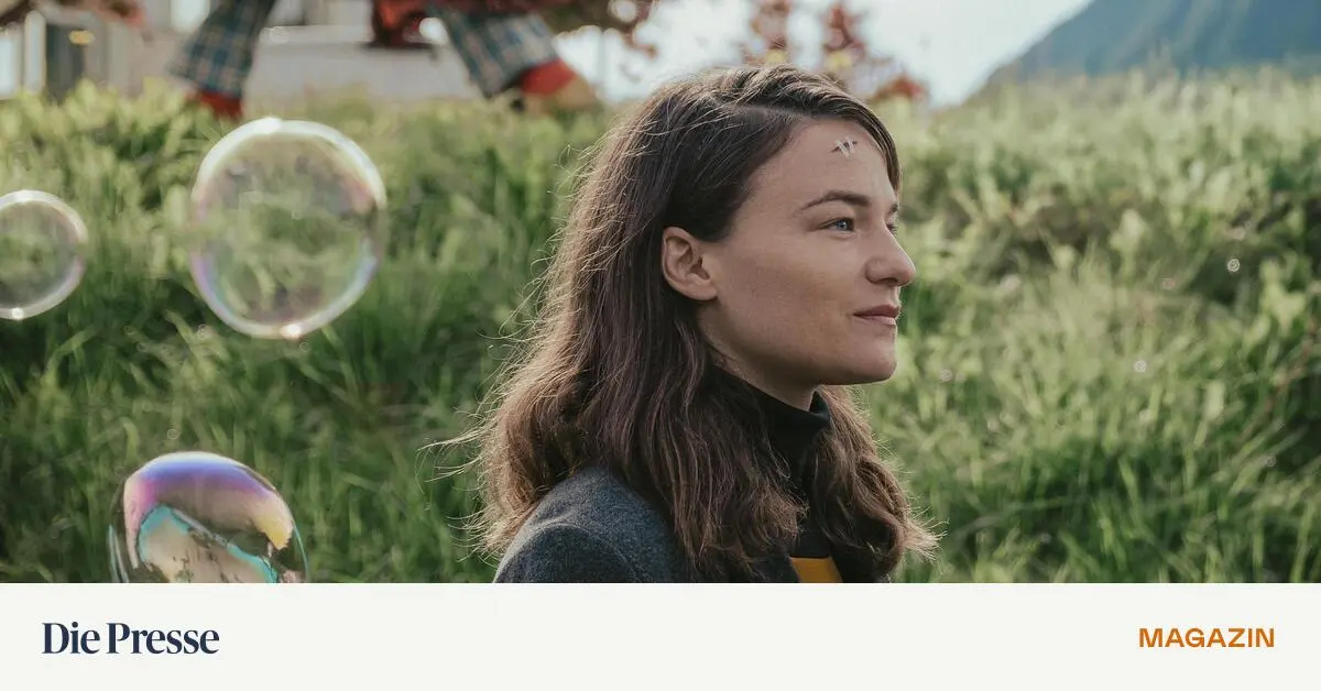 -Vier-minus-drei-von-Adrian-Goiginger-Lachend-zur-ck-ins-Leben-premium-