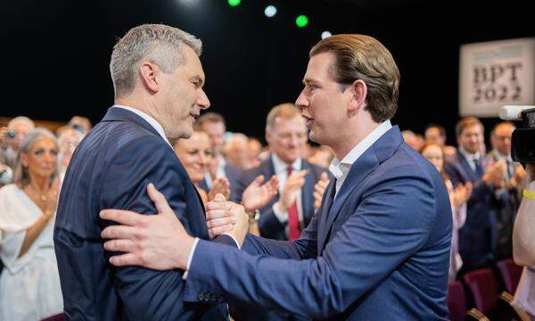 Karl Nehammer und sein Vorgänger als Bundeskanzler und ÖVP Chef Sebastian Kurz. 