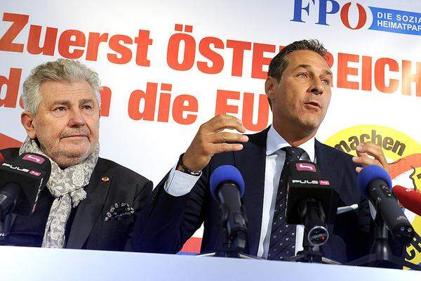 Fast zehn Jahren war Andreas Mölzer im Europäischen Parlament. Bei den Wahlen am 25. Mai wollte er als Spitzenkandidat erneut für die Freiheitlichen kandidieren. Doch seine (mehr als) umstrittenen Äußerungen wurden ihm zum Verhängnis. Am 8. April legte er seine Position als Spitzenkandidat zurück. Im Bild: Andreas Mölzer und Heinz-Christian Strache bei der Präsentation der FPÖ-Kandidatin für die EU-Wahl im Jänner.
