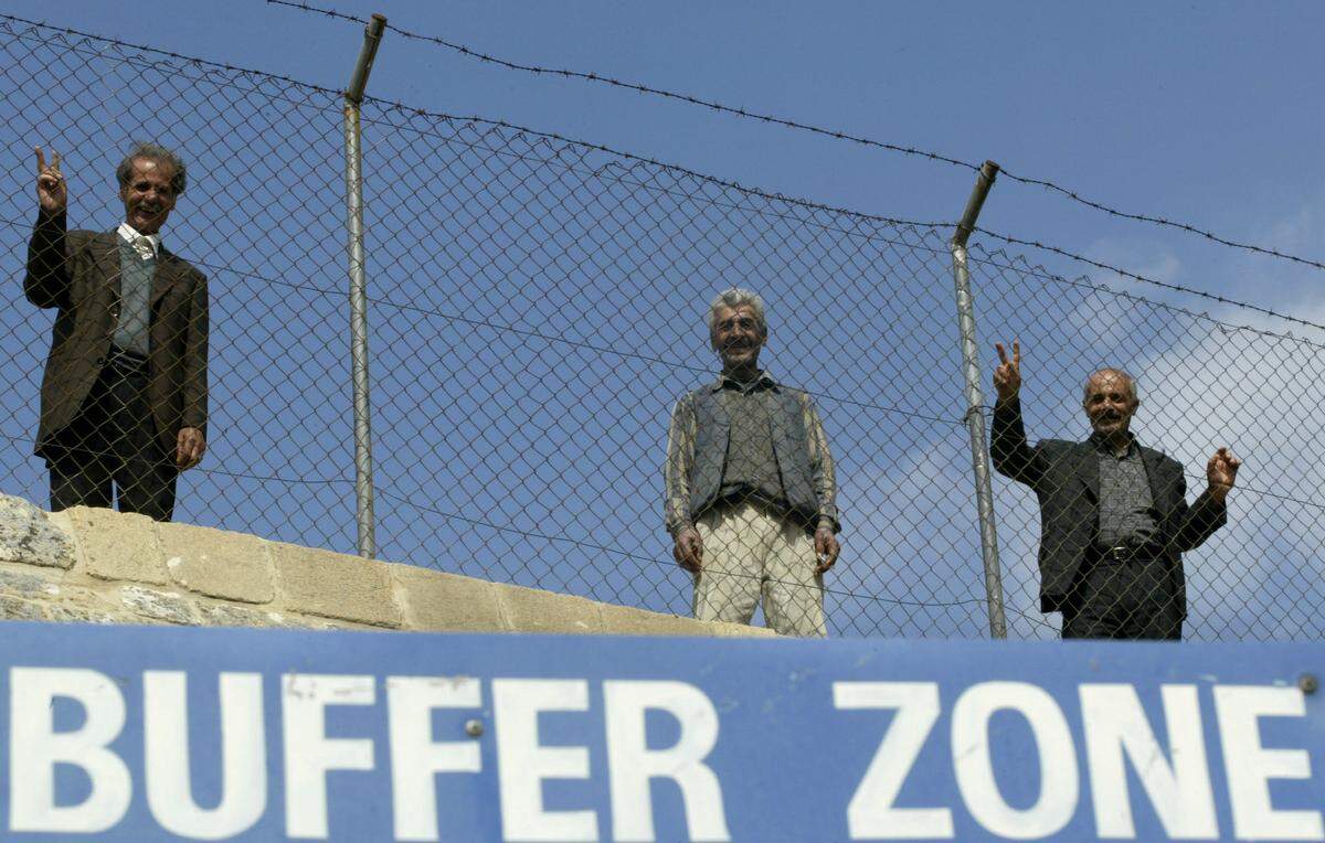 Quer durch Zyperns Hauptstadt Nikosia verläuft die sogenannte Grüne Linie, die von der UNO überwachte Pufferzone zwischen dem griechisch und dem türkisch dominierten Inselteil.