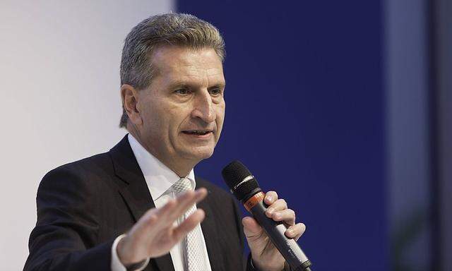 EU-Kommissar Oettinger will schärfere Grenzkontrollen und höhere Entwicklungshilfen.