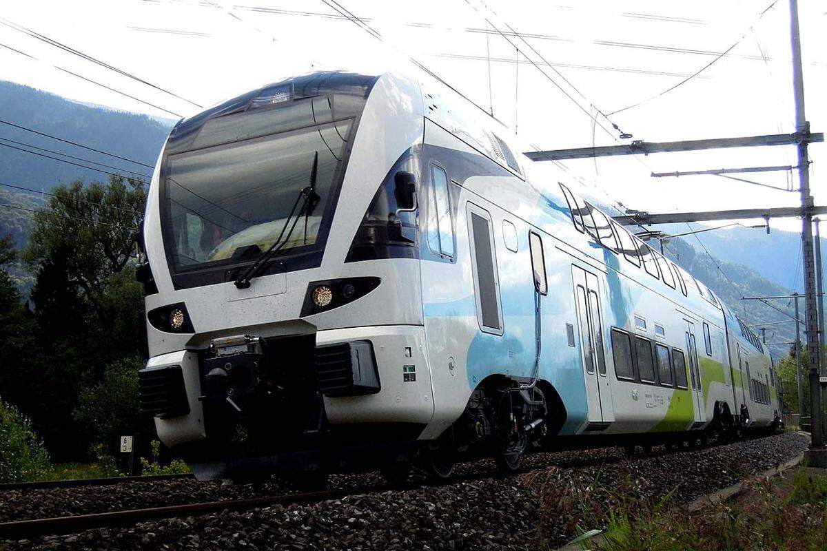 Sieben Züge aus jeweils sechs Doppelstock-Elementen wurden gefertigt. Die Züge haben damit eine Länge von etwa 150 Meter und eine Kapazität von 500 Sitzplätzen.
