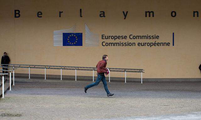 EU Bank-Separation Push Falters as Lawmakers Split on Bill