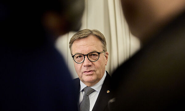 Günther Platter war Verteidigungs- und Innenminister, ehe er 2008 nach Tirol wechselte. Bei den Landtagswahlen 2013 und 2018 sicherte er der ÖVP weiterhin die Führungsrolle. Zuletzt gerieten Platter und die Tiroler ÖVP in Sachen Pandemiemanagement unter Druck (Archivbild).