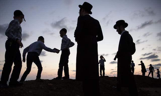 Jewish Orthodox Rituals Take Place Ahead Of Yom Kippur