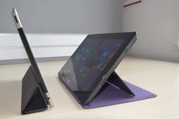 Der Standfuss ist tatsächlich ein wichtiges Element - denn das Surface 2 Pro ist nicht nur dick, sondern für ein Tablet auch überraschend schwer. Freilich: Für ein Notebook ist es leicht - aber will Microsoft nicht den Tablet-Markt erobern?