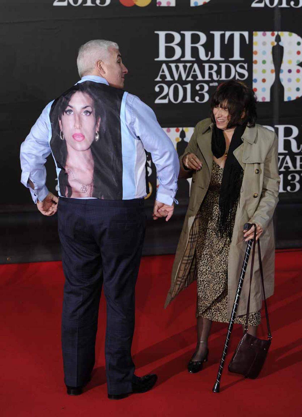 Mitch Winehouse würdigte seine verstorbene Tochter Amy Winehouse mit seinem Outfit.