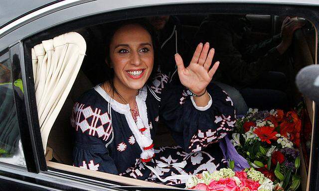 Jamala bei ihrer Ankunft in Kiew begeistert empfangen.