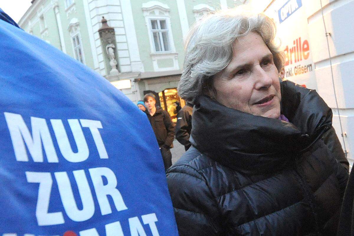 "Wir wollten die absolute Mehrheit der ÖVP brechen und stärker werden", sagte die freiheitliche Landesobfrau Barbara Rosenkranz. Stattdessen fuhr die FPÖ aber Verluste ein. Das sei "schmerzlich", so Rosenkranz.