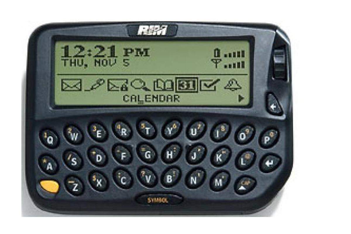 In den 1990er-Jahren brachte BlackBerry erste Pager auf den Markt, darunter auch den 850, 900 und 950. Primär dienten sie zum Schreiben von E-Mails. Telefonfunktion gab es bei diesen Geräten nicht.