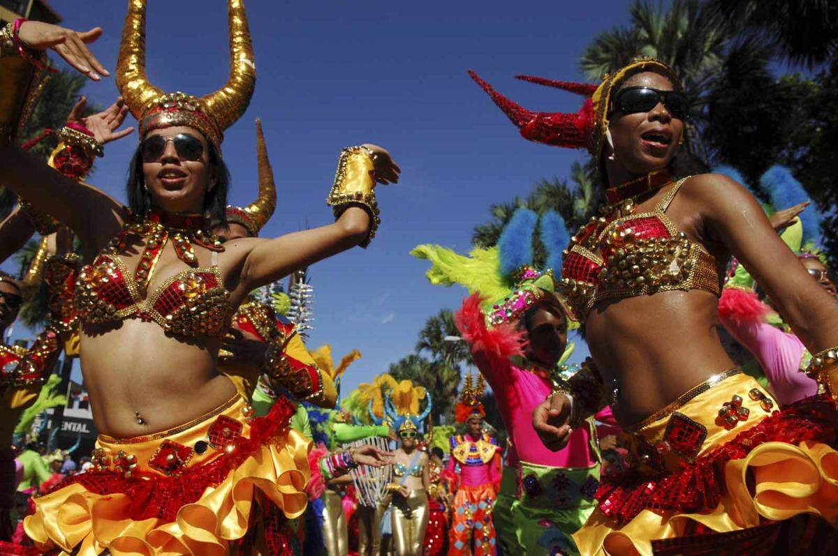 Der dominikanische Karneval wird im Februar im ganzen Land gefeiert und endet am 27. Februar, dem Unabhängigkeitstag.
