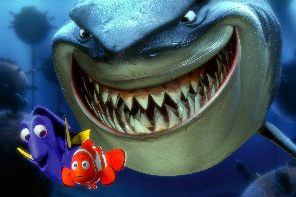 "Finding Nemo" löste einen (zumindest kurzlebigen) Aquarien-Boom aus. Der Film über einen Clownfisch-Vater, der seinen Sohn sucht, stammt vom Animationsstudio Pixar das zu dem Zeitpunkt einen Vertrag mit Disney hatte und 2006 von dem Konzern übernommen wurde. Wie in jedem Animationsfilm ist auch in diesem ein "Easter Egg" versteckt: die Zahl "A113". Sie steht für eine Türnummer: A113 ist jener Raum im California Institute of the Arts, in dem Animationsvorlesungen stattfinden.