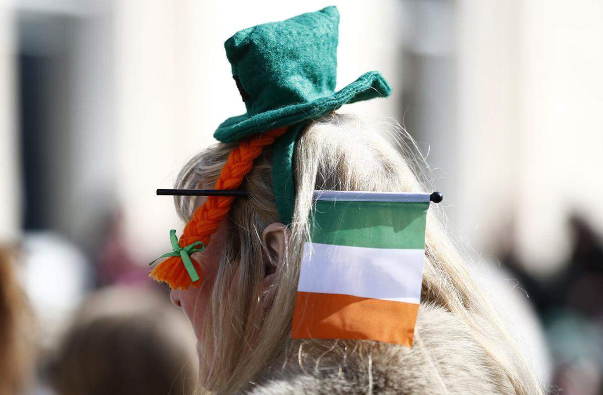 Im Laufe der Jahrzehnte schlossen sich dem Brauch viele Nicht-Iren an.