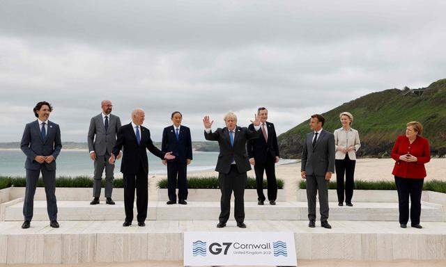 G7-Gruppenbild v.l.: Justin Trudeau, Charles Michel, Joe Biden, JYoshihide Suga, Boris Johnson, Mario Draghi, Emmanuel Macron, Ursula von der Leyen und Angela Merkel