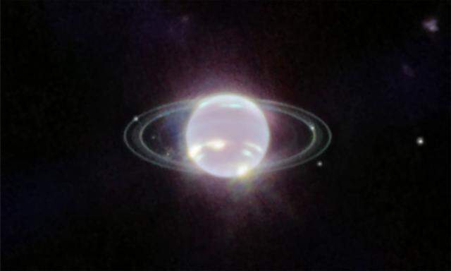 Die Aufnahme des Weltraumteleskops "James Webb": Auf dem Bild sind die Ringe des Eisriesen in außergewöhnlicher Deutlichkeit zu sehen.