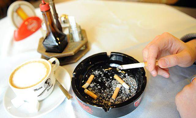 Etwa jeder Fünfte wübscht sich ein gänzliches Rauchverbot in Lokalen.