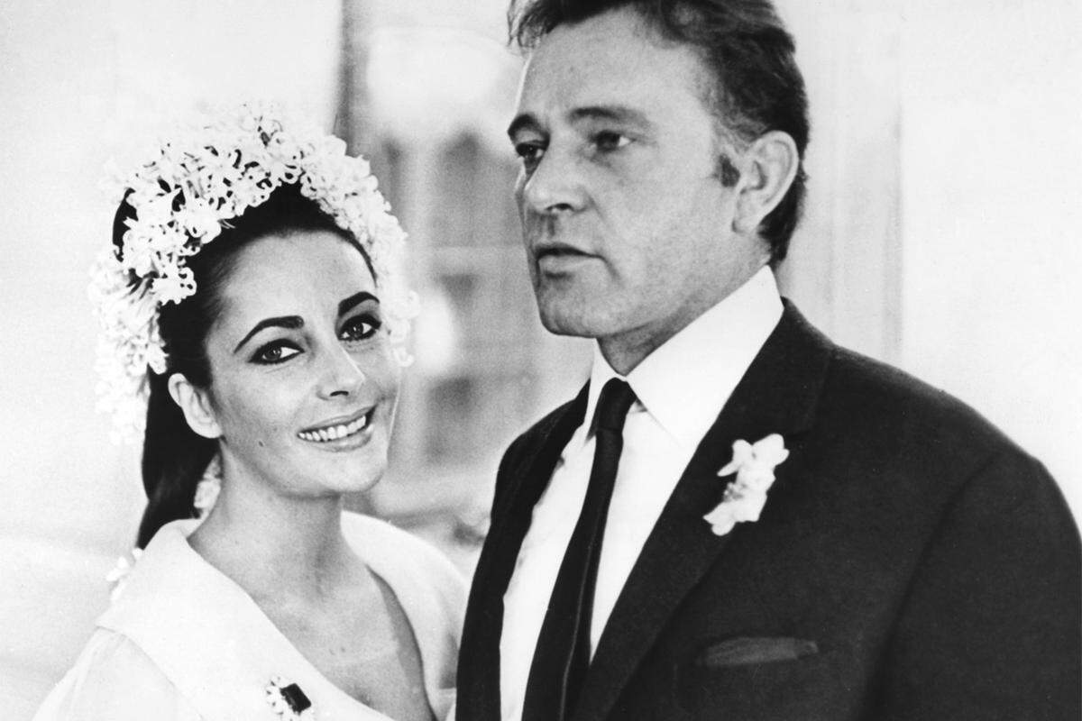 Während Zweimal-Ehefrau Elizabeth Taylor zweimal den Oscar abräumte, ging Richard Burton leer aus - obwohl er sieben Mal (zwischen 1953 und 1978) nominiert war. Er war unter anderem für "Das Gewand" (1953), "Der Spion, der aus der Kälte kam" (1966) und "Wer hat Angst vor Virginia Woolf?" (1967) als bester Schauspieler nominiert.