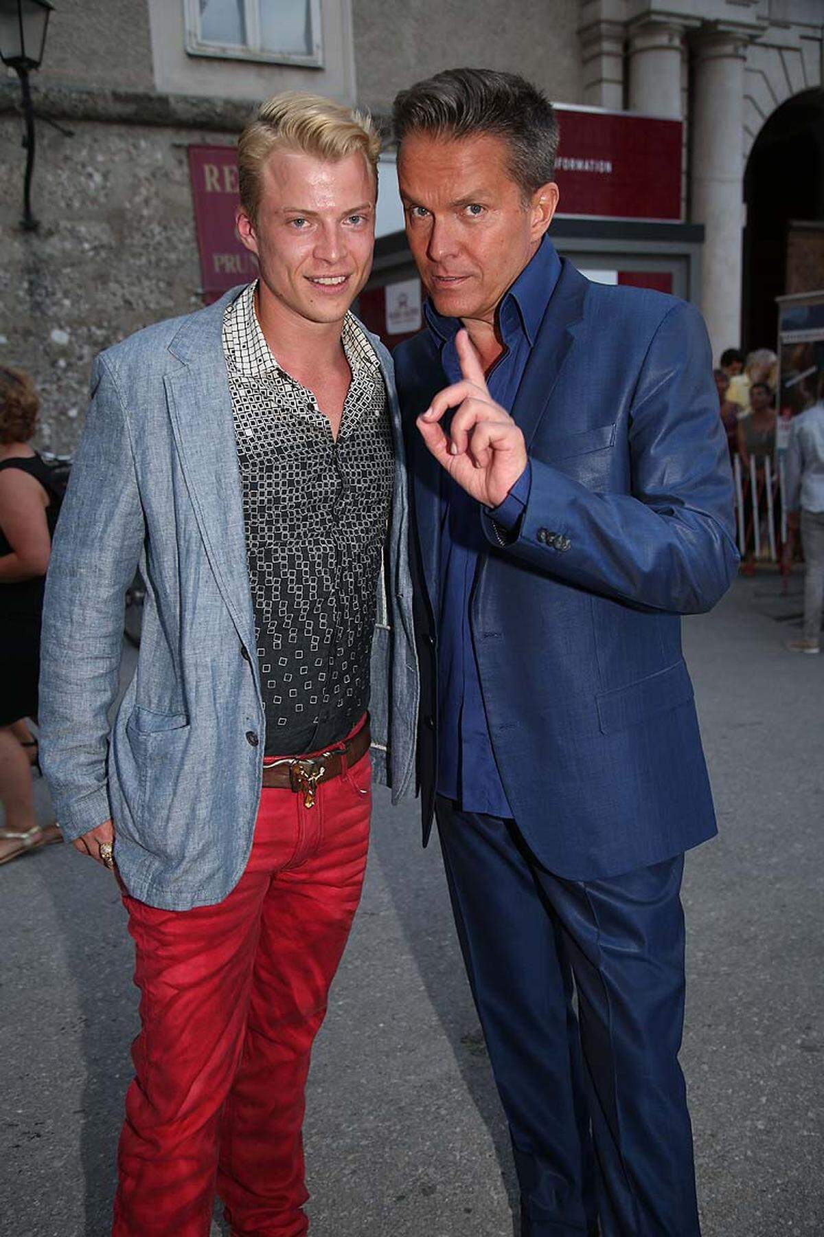 Der 55-jährige Entertainer Alfons Haider mit seinem 29-jährigen Designer Thomas Pollin, die beiden sind seit zwei Jahren liiert.