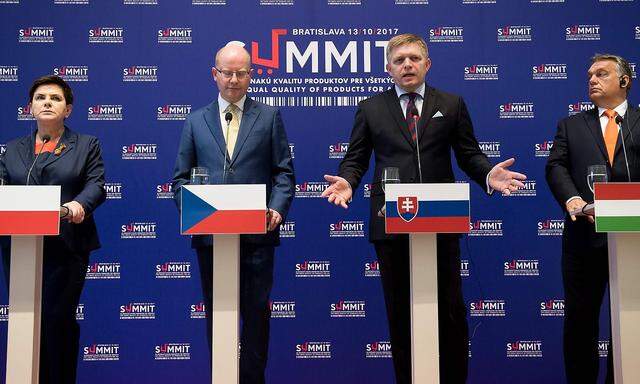 Braucht es bei Visegrad-Gipfeln bald ein fünftes Rednerpult? Beata Szydlo (Polen), Bohuslav Sobotka (Tschechien), Robert Fico (Slowakei) und Viktor Orbán (Ungarn) sind derzeit die Regierungschefs der Visegrad-Staaten.