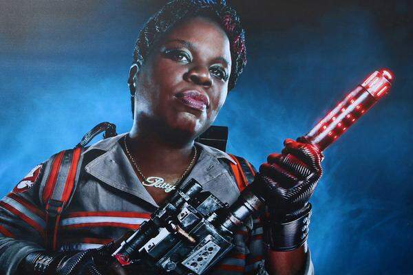 Hauptdarstellerin Leslie Jones hat sich auf Twitter gegen rassistische und beleidigende Kommentare im Zusammenhang mit dem neuen "Ghostbusters"-Film zur Wehr gesetzt. "Ich fühle mich wie in einer persönlichen Hölle. Ich habe dies mit nichts verdient. Es ist einfach zu viel. So verletzt gerade", schrieb die 48-jährige US-Schauspielerin.