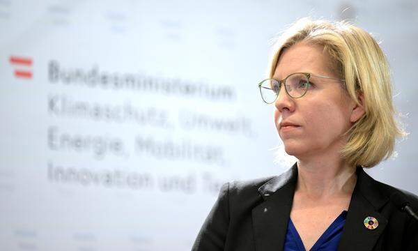 Verkehrsministerin Gewessler legte einen Entwurf zur Novelle der StVO vor. SPÖ und ÖVP fühlen sich davon provoziert.