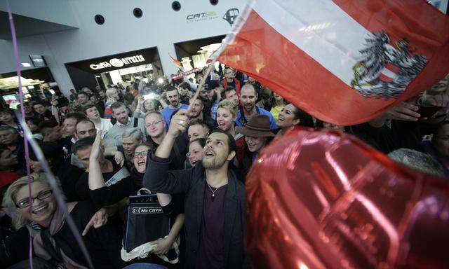 SONG CONTEST 2014: CONCHITA WURST AM FLUGHAFEN WIEN