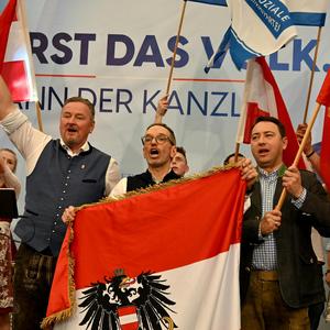 Der FPÖ EU-Abgeordnete Roman Haider, Bundesparteichef Herbert Kickl, und der oberösterreichische Landeshauptmann-Stellvertreter Manfred Haimbuchner im Rahmen einer 1. Mai-Kundgebung der FPÖ.