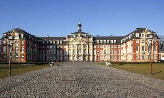 Das Fürstbischöfliche Schloss Münster, Hauptgebäude der Westfälischen Wilhelms-Universität Münster.