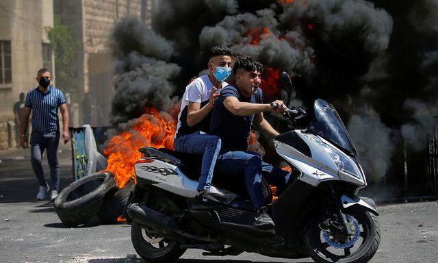 Palästinensische Jugendliche bei Protesten in Hebron.