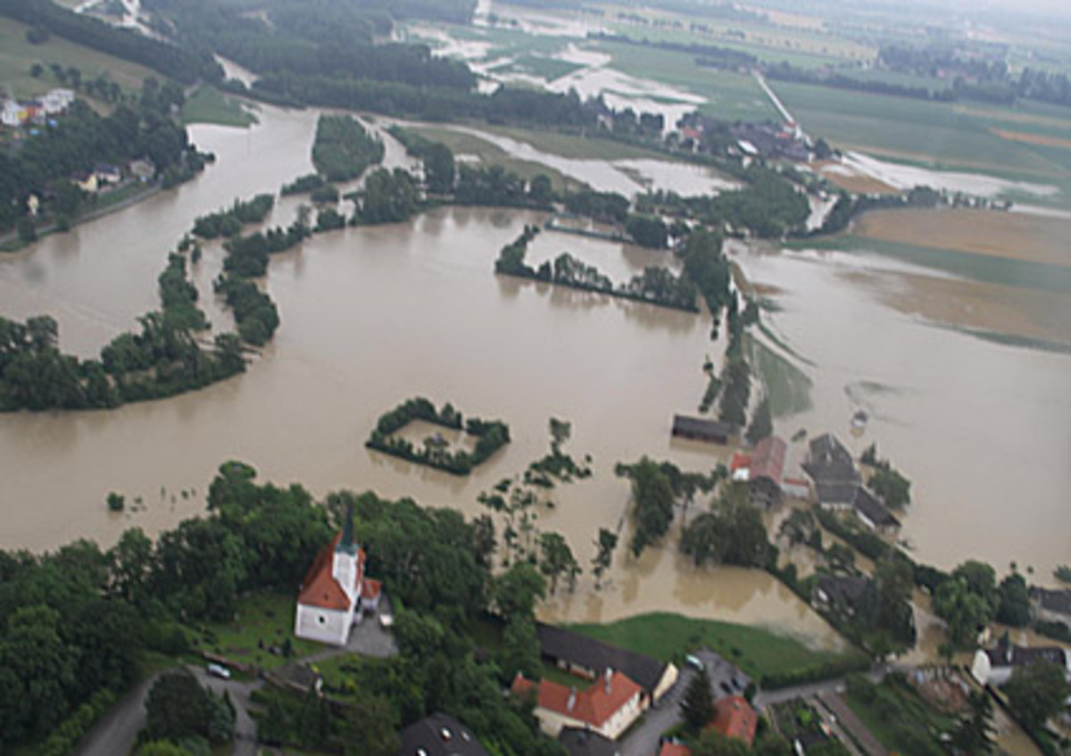 Bei einer Evakuierung sollten Medikamente, persönliche Bedarfsartikel sowie Dokumente und Versicherungspolizzen mitgenommen werden.