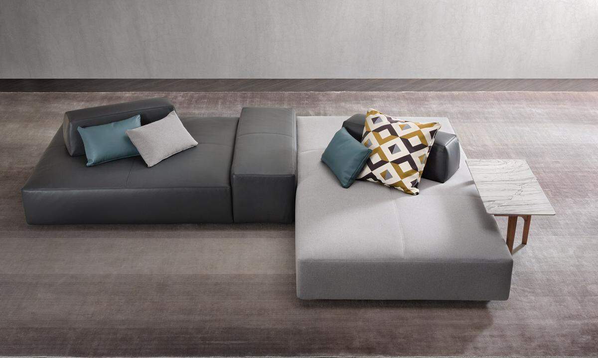 Flou. Massimo Castagna entwarf „Softbench“, ein Sofa, das sich landschaftlich kombinieren lässt. Für offene, individuelle Nutzungen. Auch als Bett.