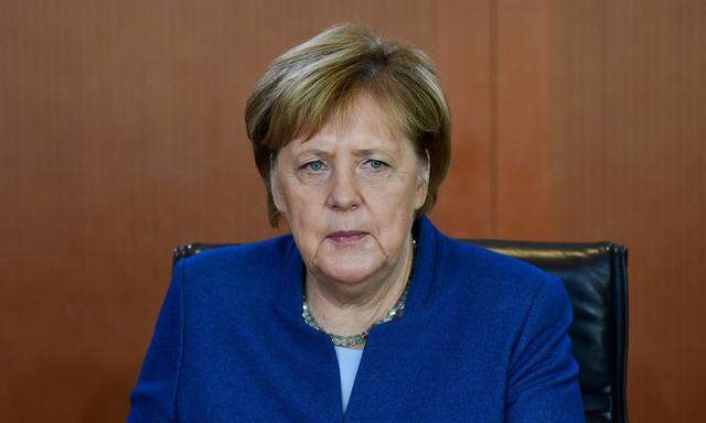 Nach 18 Jahren an der Parteispitze, nach 13 Jahren im Kanzleramt läuft die Zeit von Merkel ab. 