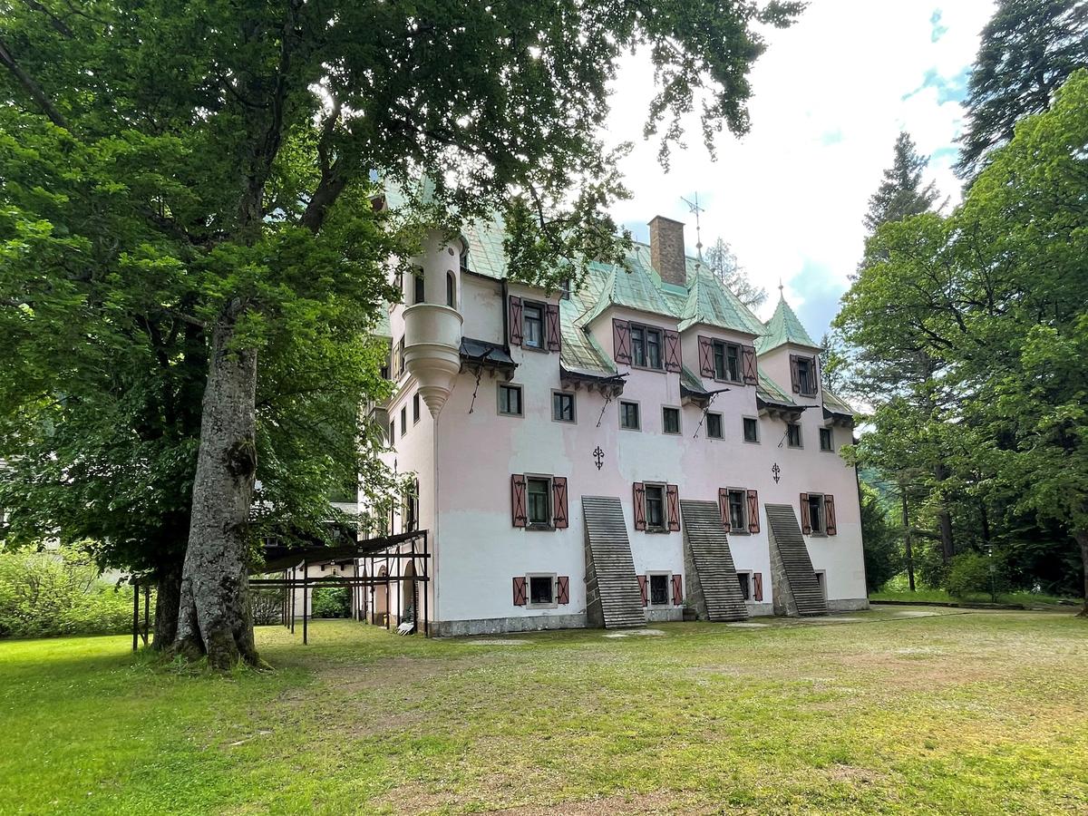 Das Schloss Leopoldstein bei Eisenerz in der Steiermark.